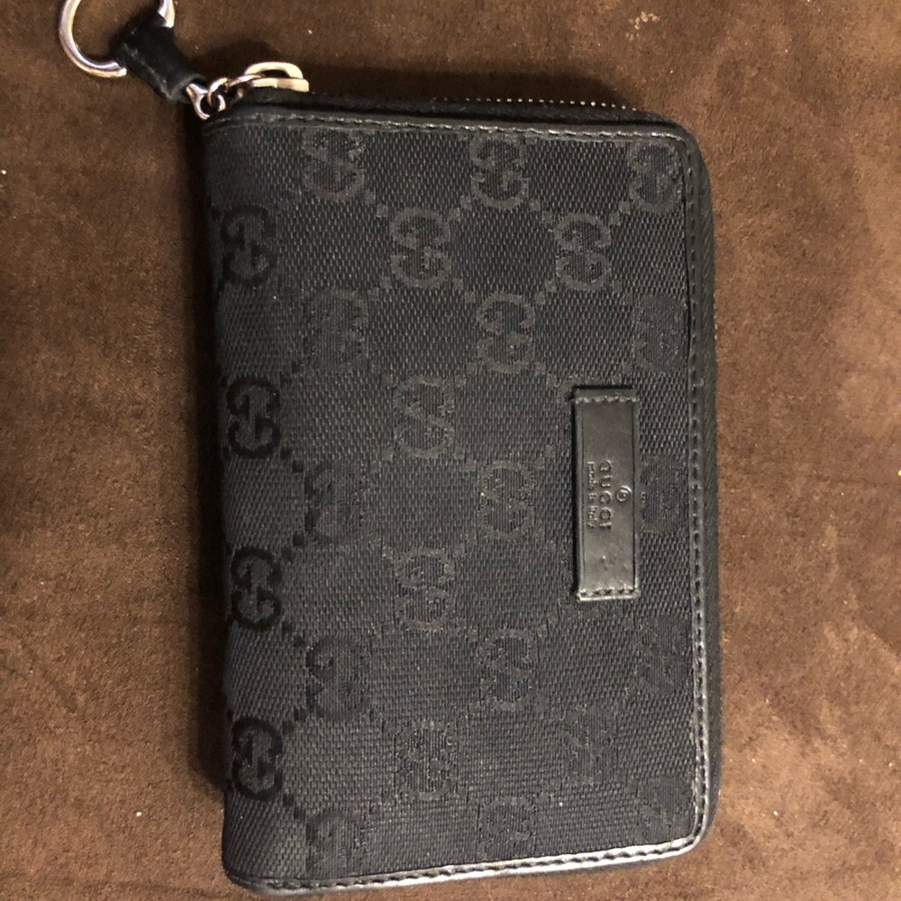Gucci wallet with key ring